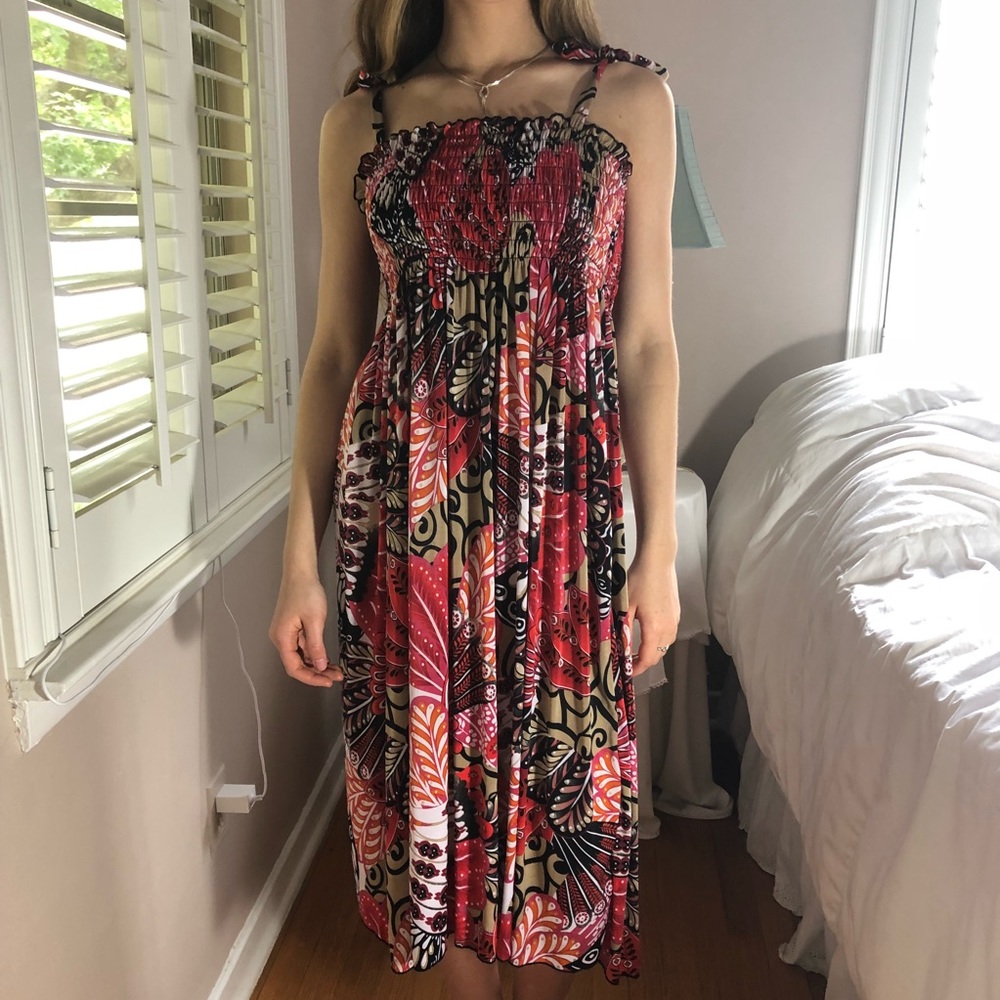 2 LEFT XS & S Red Black & White Floral Midi Dress